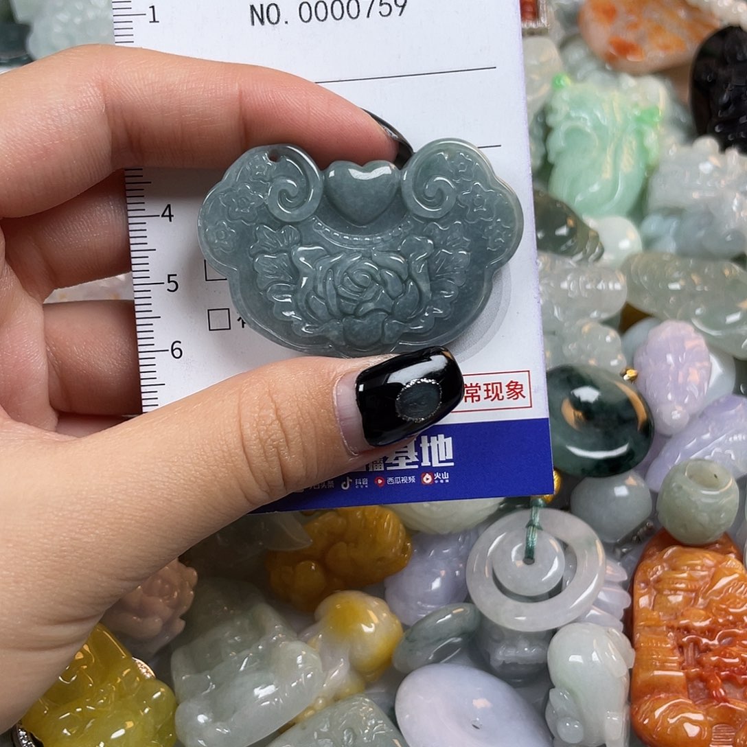 翡翠未镶嵌颈饰759