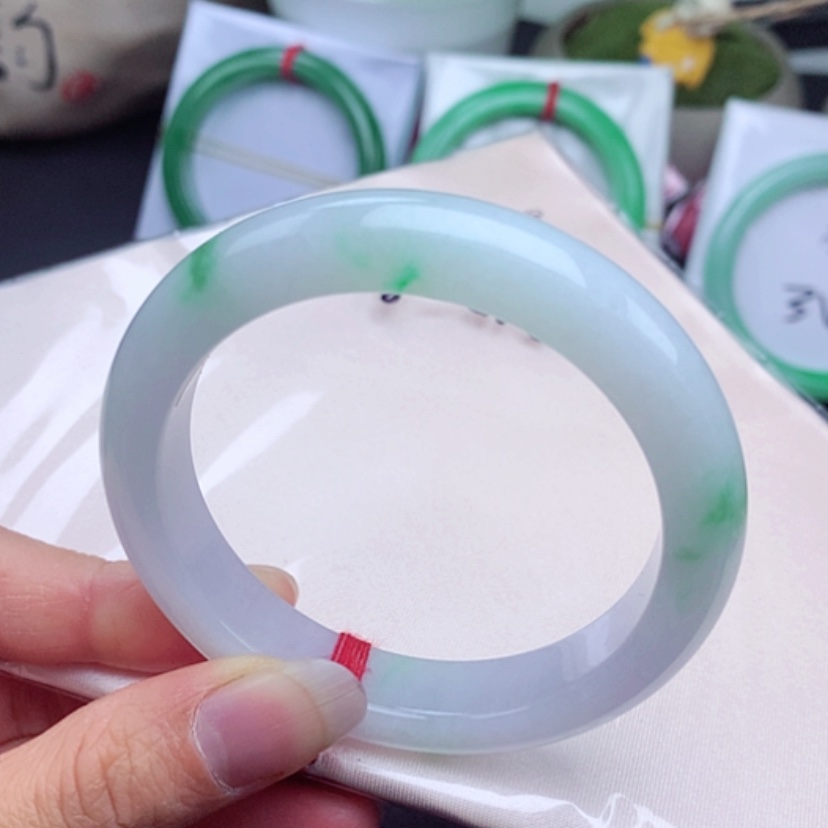 【闪购商品】翡翠手镯未镶嵌           正圈54.5白底青