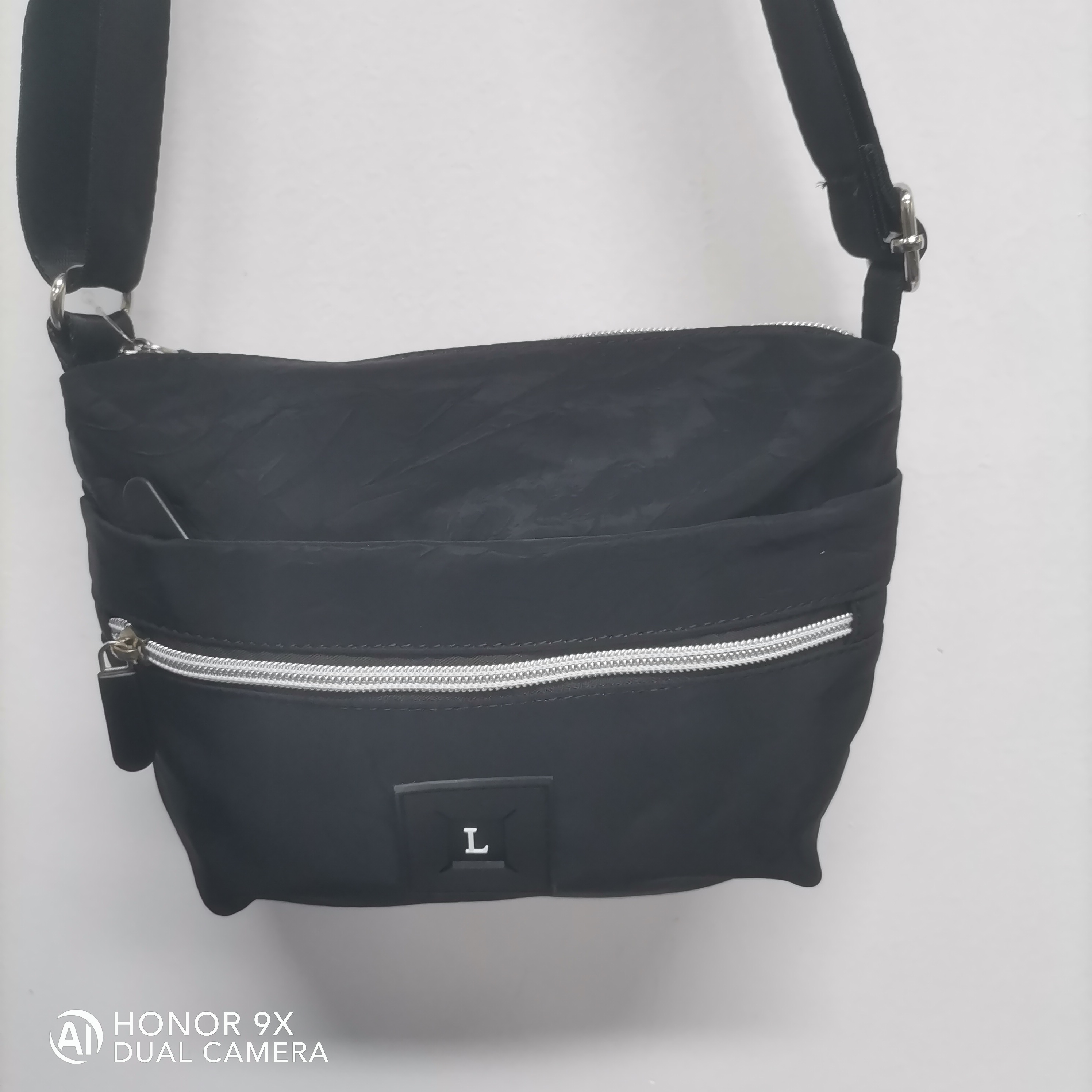 经典时尚单肩斜挎包8200