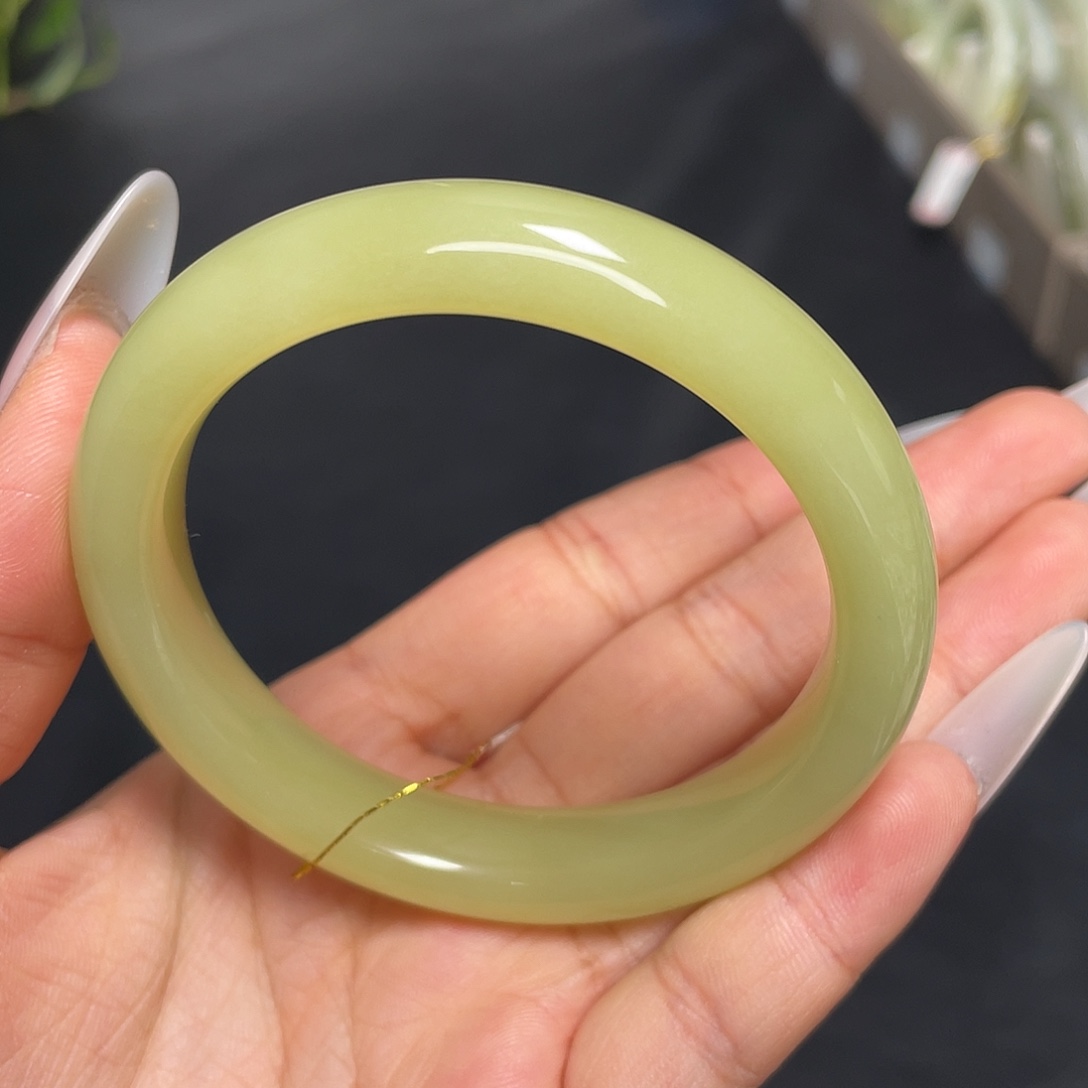 和田玉未镶嵌手镯油膏料！55