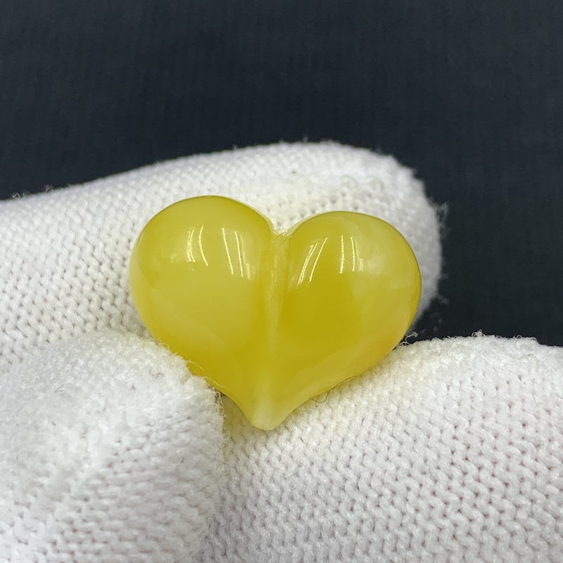 P1067保真原矿俄料尺寸20.3*15.6mm蜜蜡屁桃爱心单颗隔珠微瑕放漏