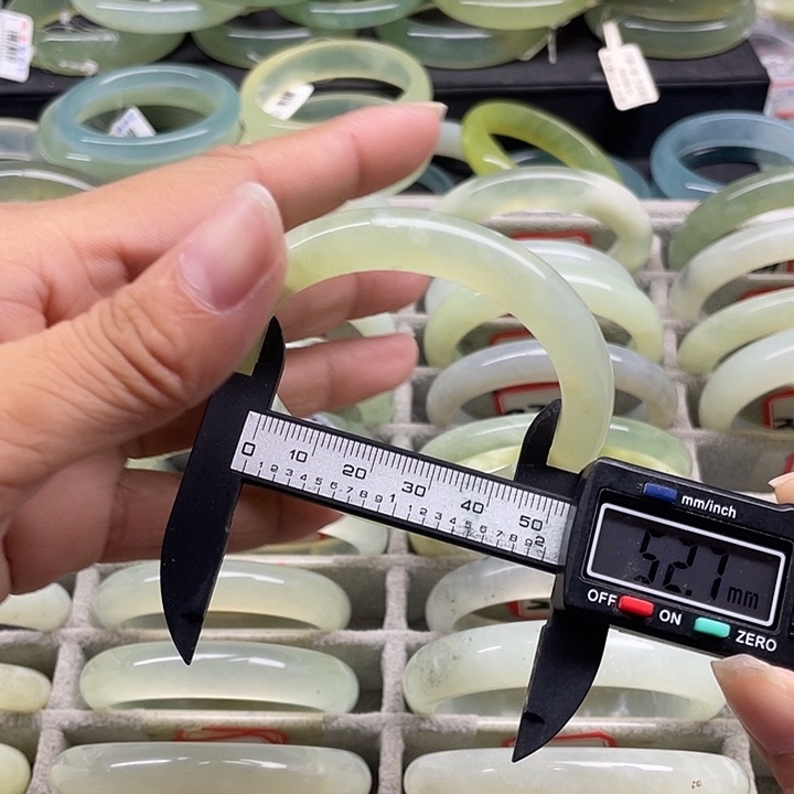 蛇纹石玉未镶嵌手镯235