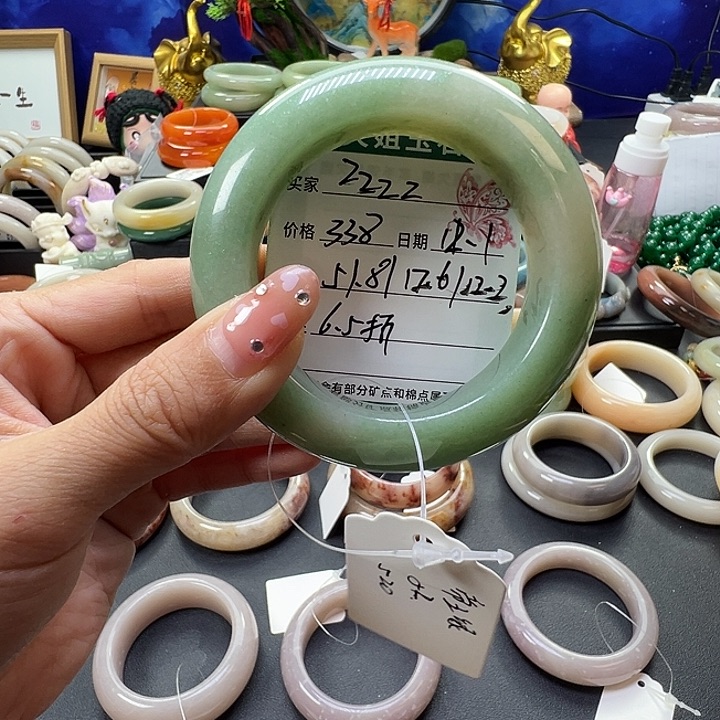 Z***.石英质玉未镶嵌手镯