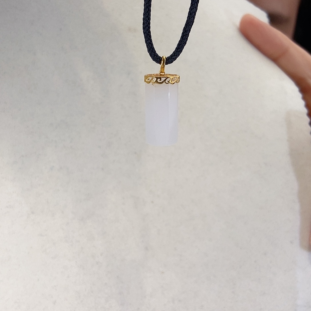 和田玉（白玉）18K金镶嵌颈饰六棱柱
