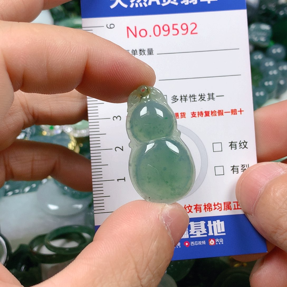 翡翠颈饰未镶嵌天然翡翠