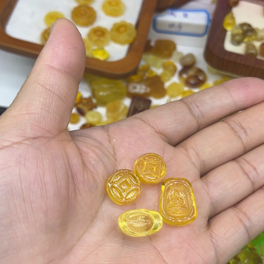 琥珀裸石未镶嵌夹*琥珀