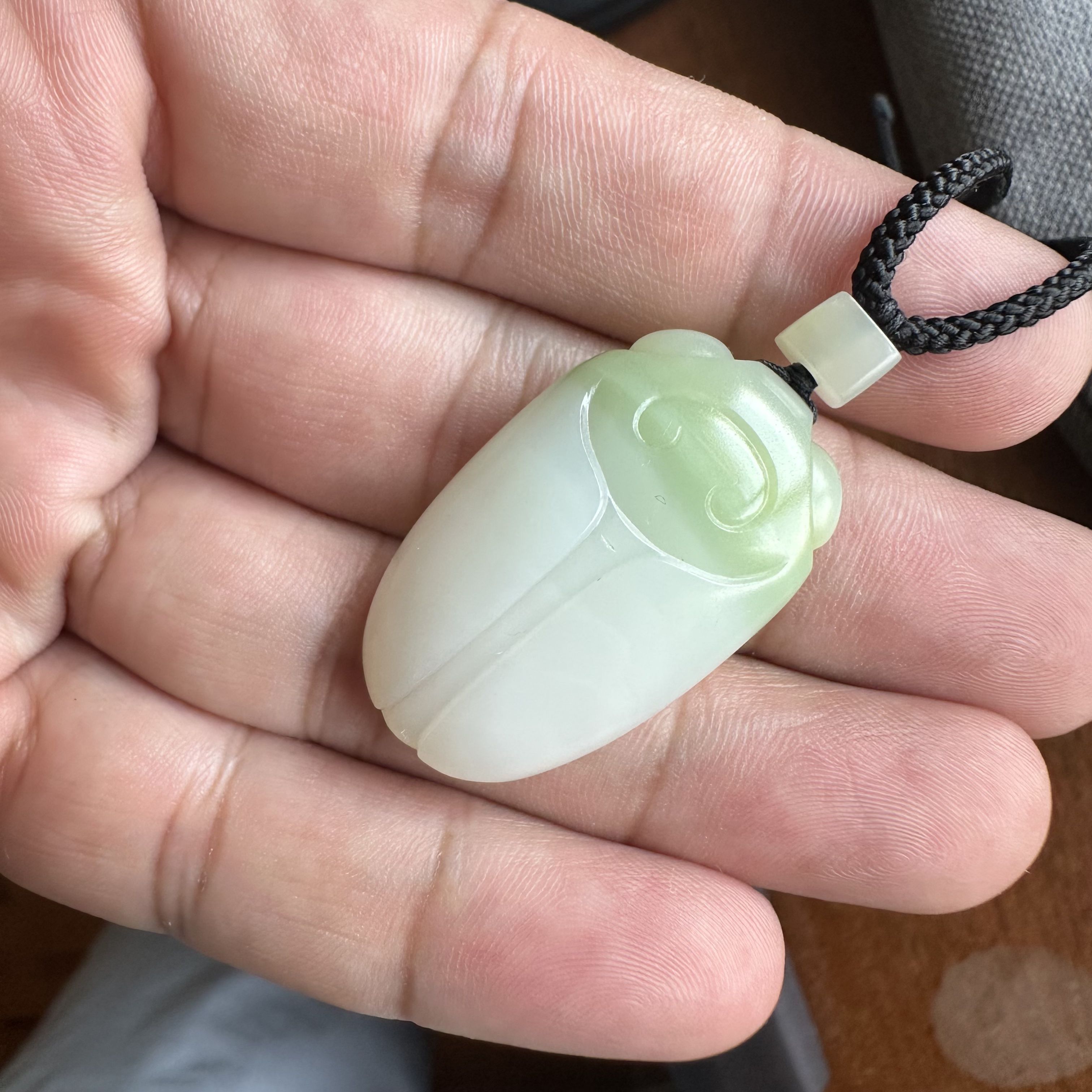 集色堂和田玉翠青白底精品巧雕一鸣惊人吊坠13g
