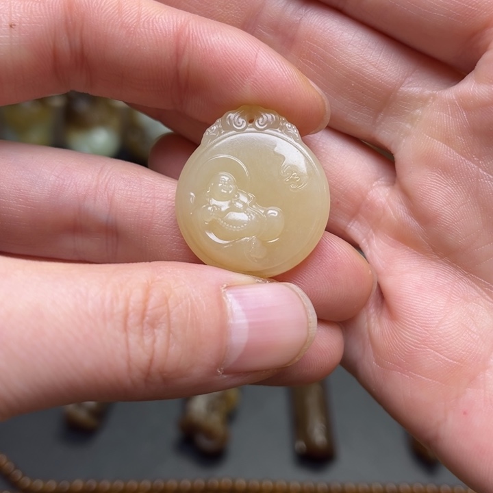 鸿***5和田玉（糖玉）未镶嵌颈饰