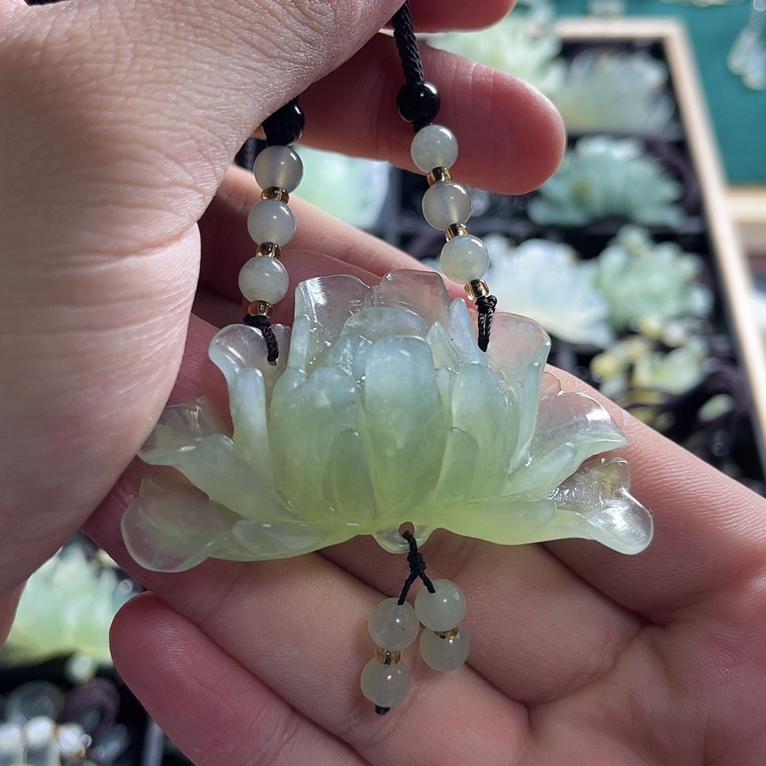 蛇纹石玉未镶嵌颈饰