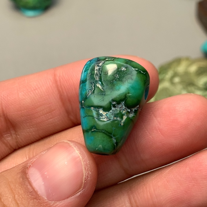 绿松石未镶嵌颈饰