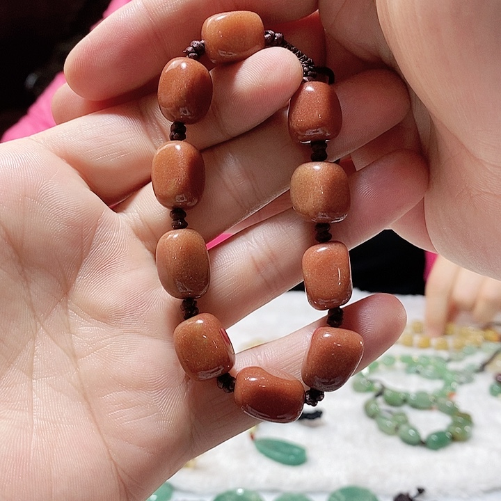 密玉（石英质玉）颈饰未镶嵌