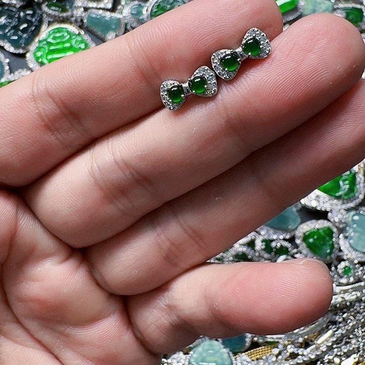 翡翠颈饰未镶嵌天然A货翡翠放漏