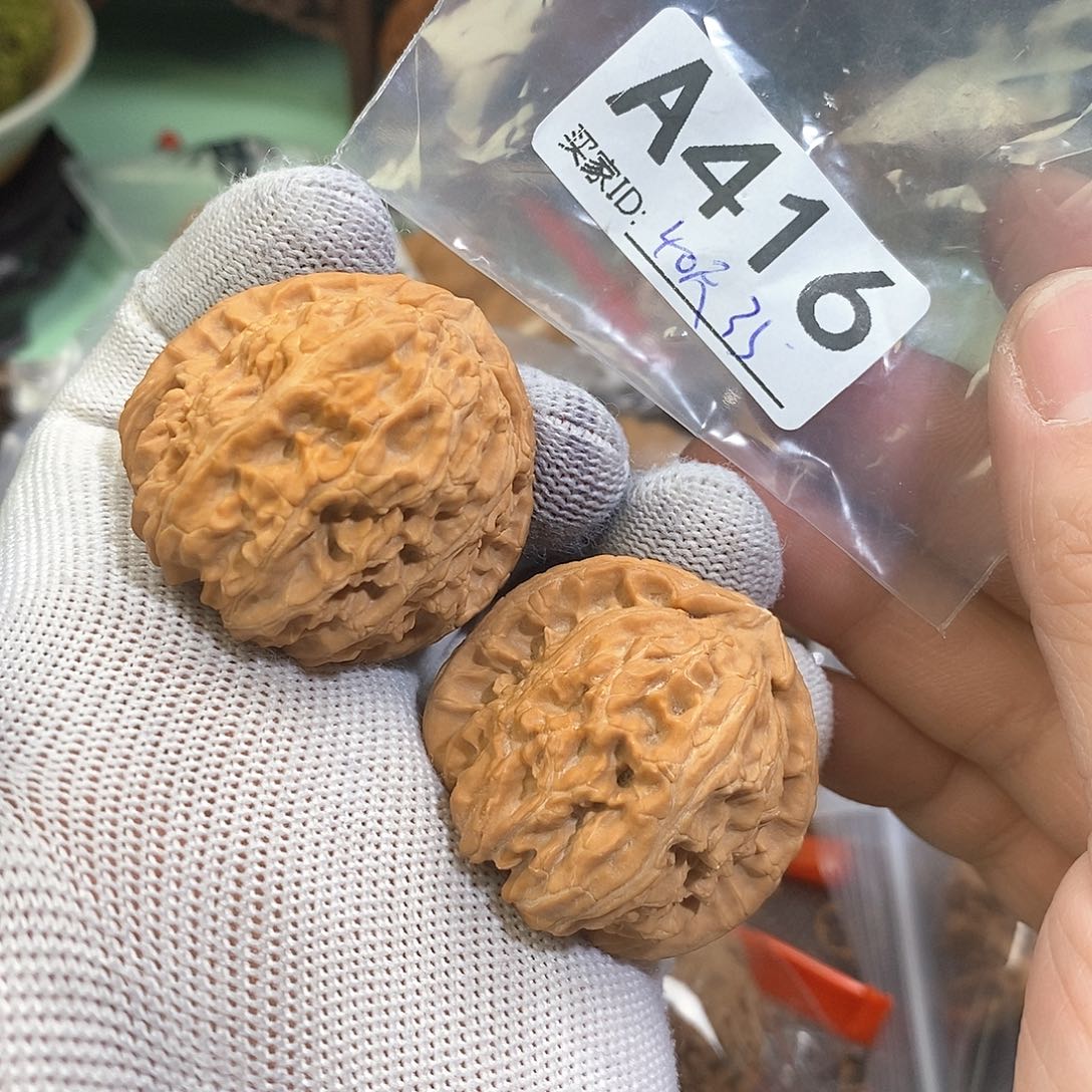 桃核把件三角白40尺。