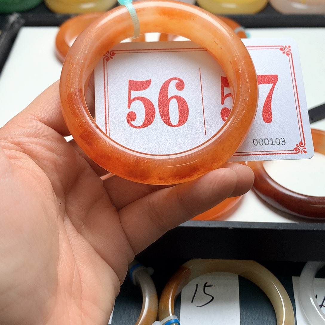 未镶嵌石英质玉（黄龙玉）手镯派****星