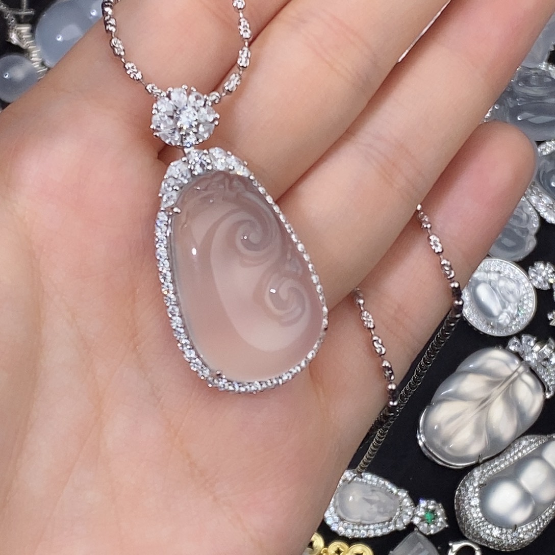 石英质玉未镶嵌颈饰黑钢如意