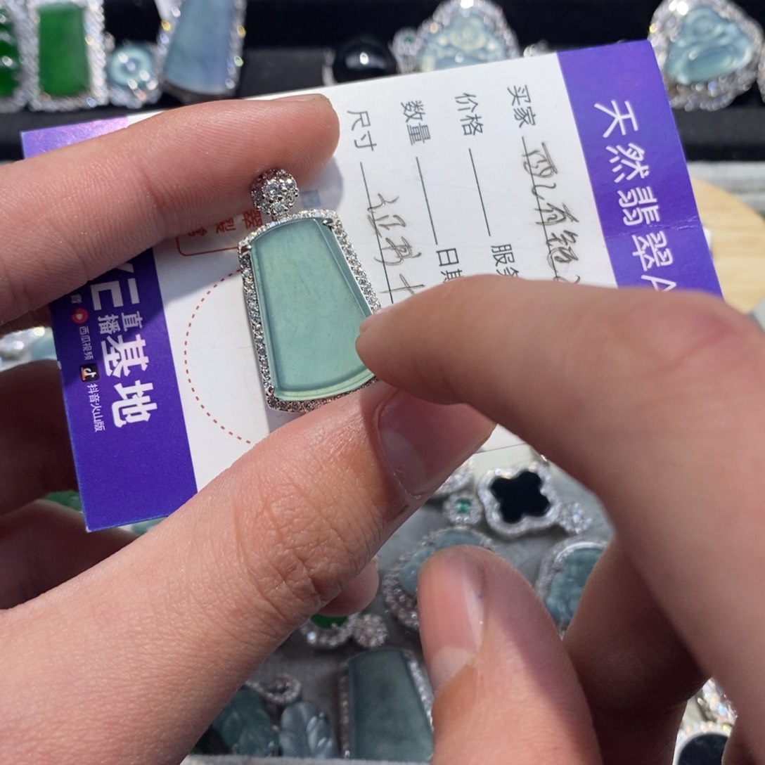 翡翠颈饰未镶嵌翡翠