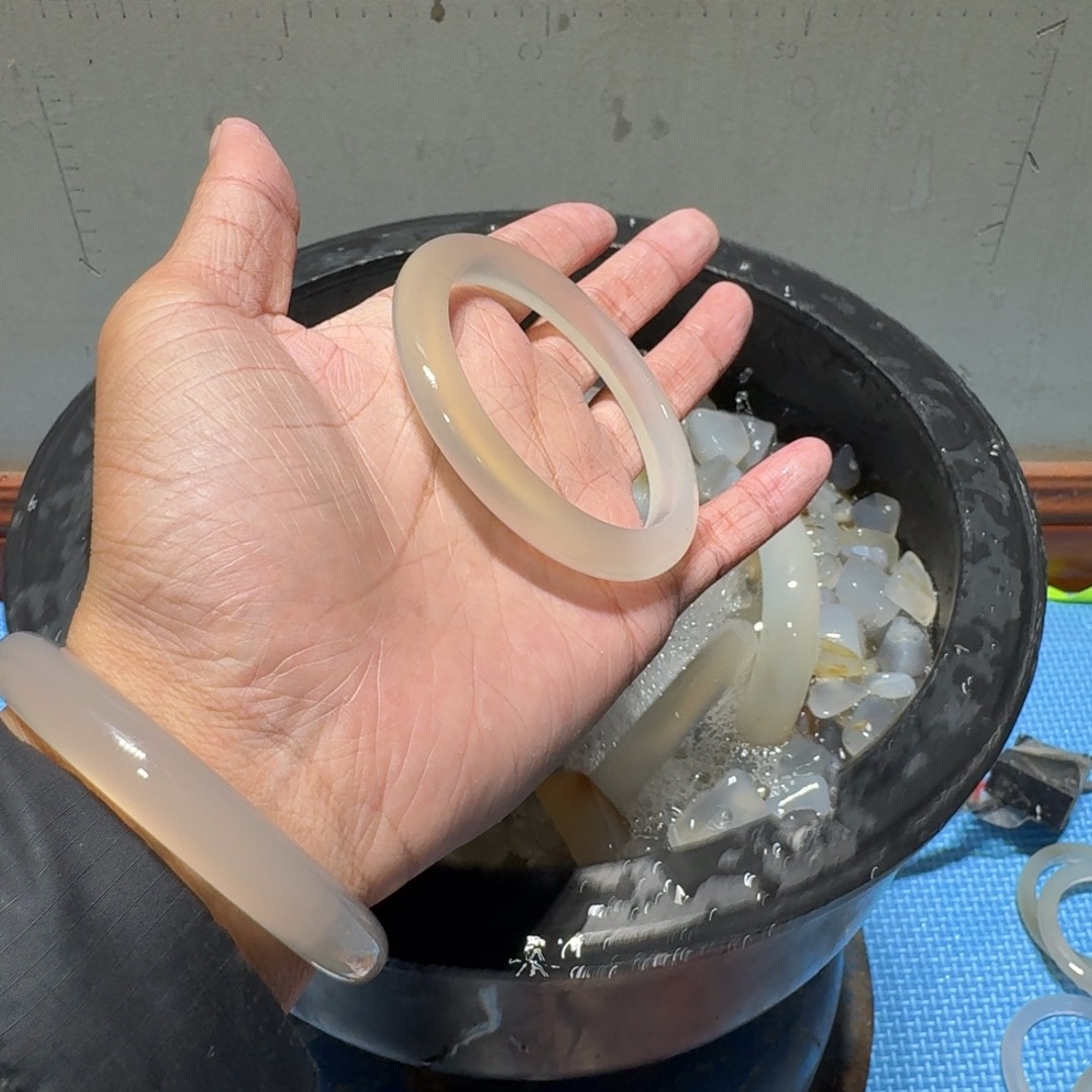 小***线玛瑙/玉髓未镶嵌手镯