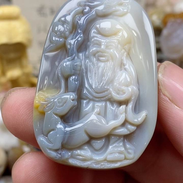 颈饰未镶嵌硅化珊瑚（珊瑚玉）