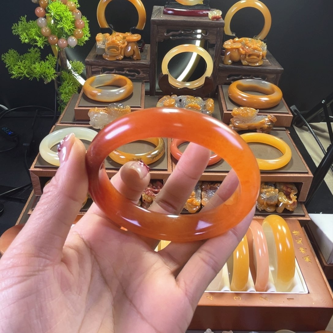未镶嵌手镯石英质玉