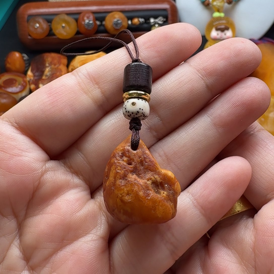 琥珀颈饰未镶嵌海漂原石手机挂 