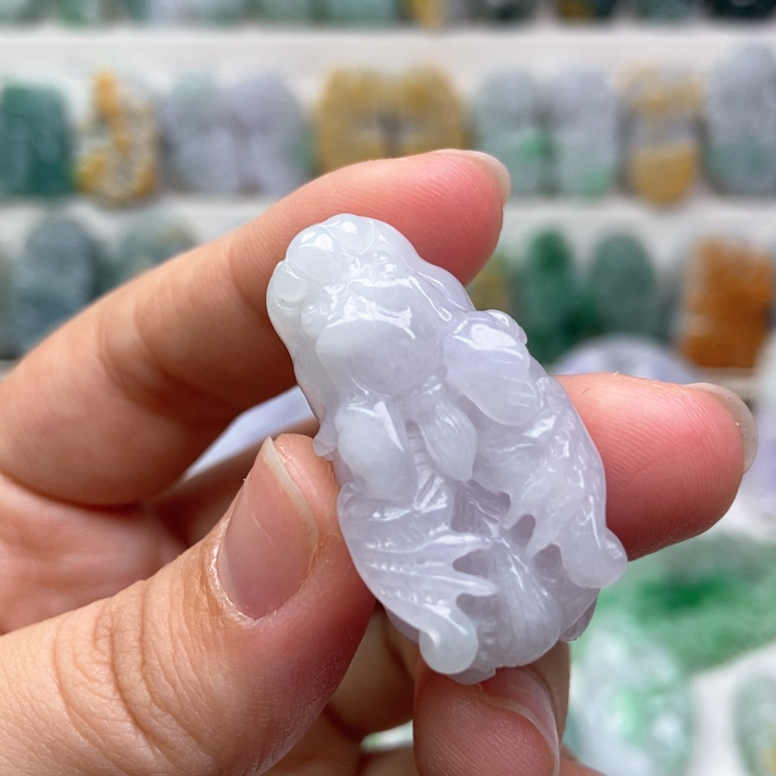 翡翠未镶嵌吊坠(赠链)口含珠