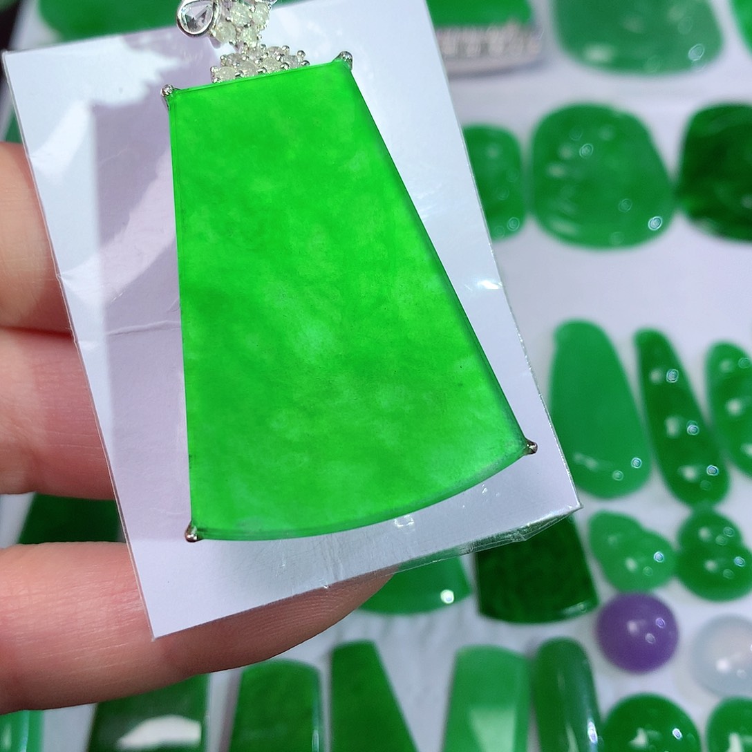 翡翠颈饰未镶嵌天然翡翠