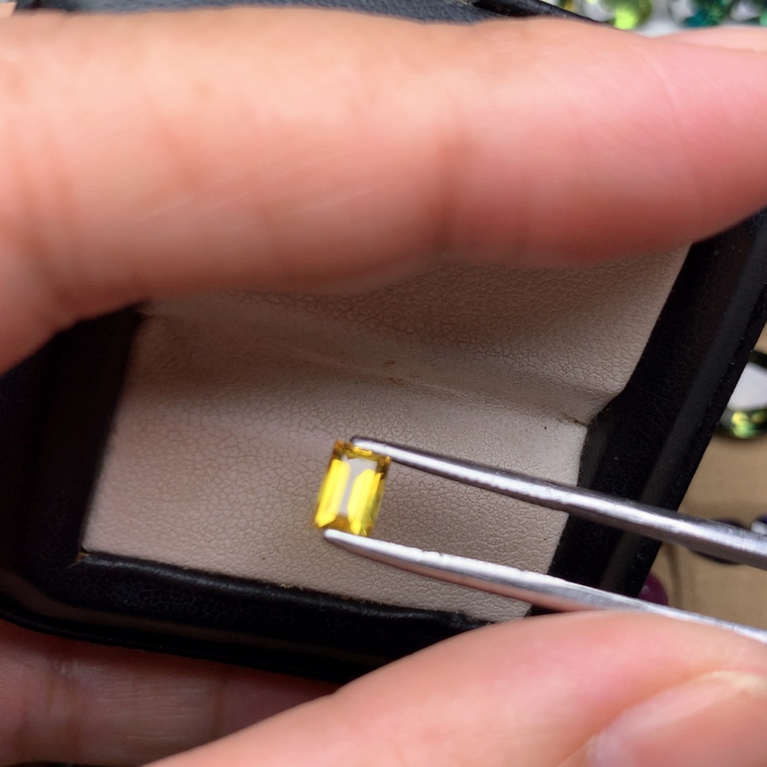 蓝宝石裸石未镶嵌