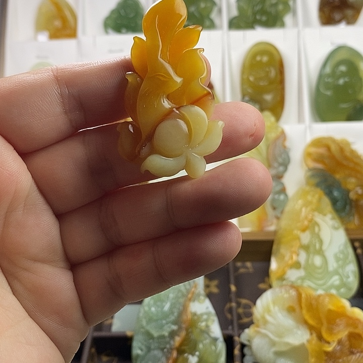 蛇纹石玉未镶嵌颈饰