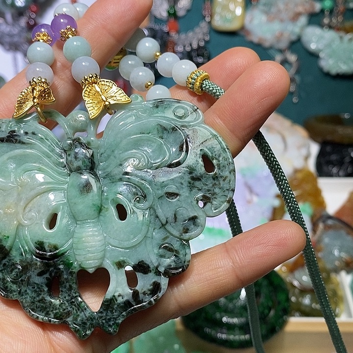 翡翠未镶嵌吊坠(赠链)