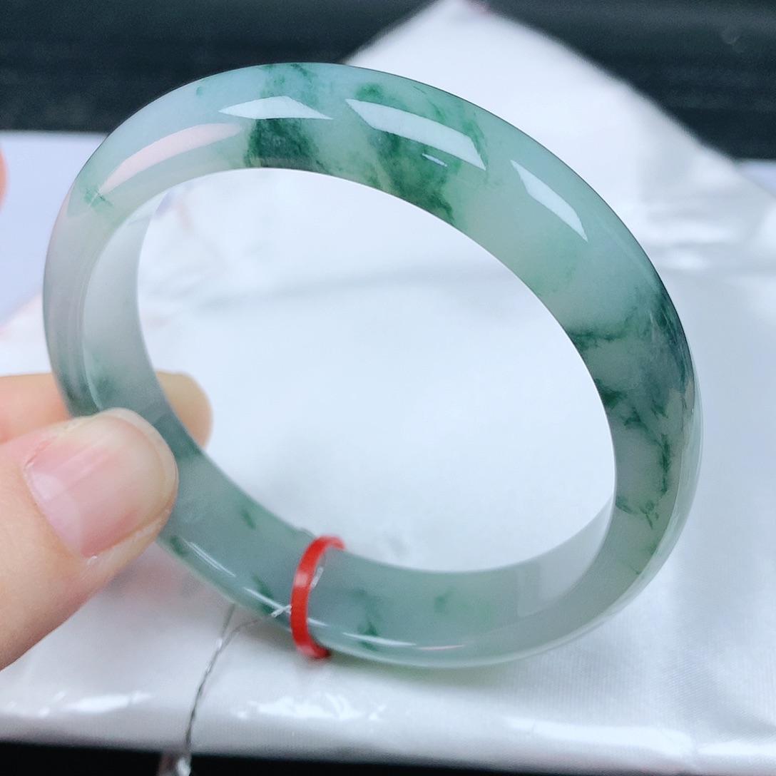 翡翠手镯未镶嵌55圈