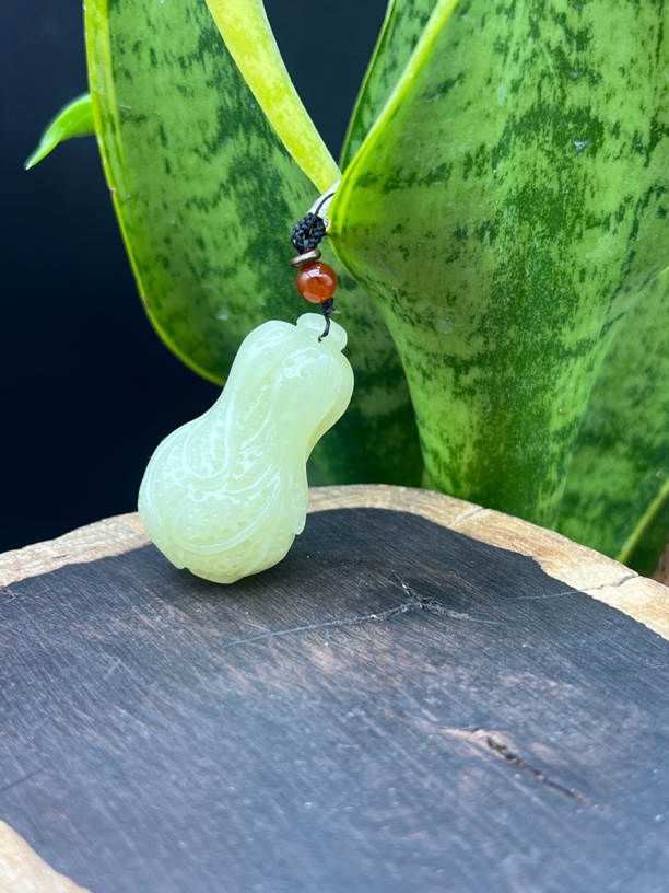 新疆和田玉若羌黄口挂件