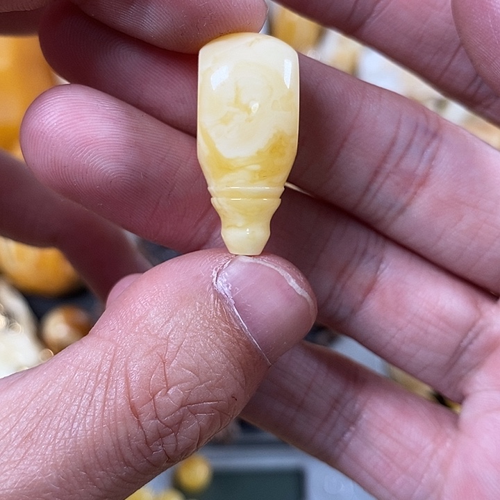 琥珀裸石未镶嵌我