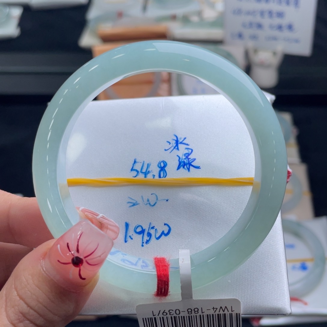 翡翠手镯未镶嵌翡翠手镯
