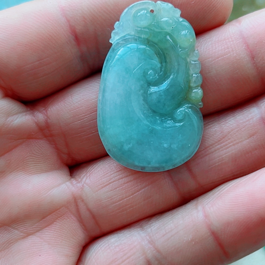 翡翠未镶嵌颈饰如意挂件