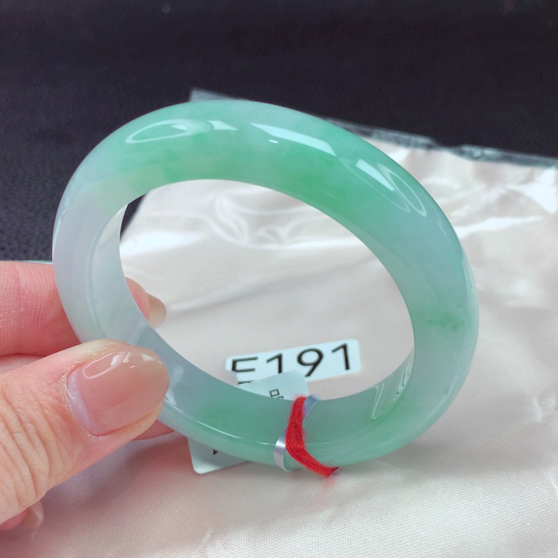 翡翠手镯未镶嵌手镯88