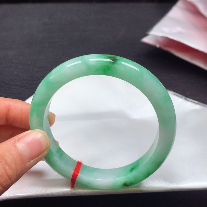 翡翠手镯未镶嵌57圈