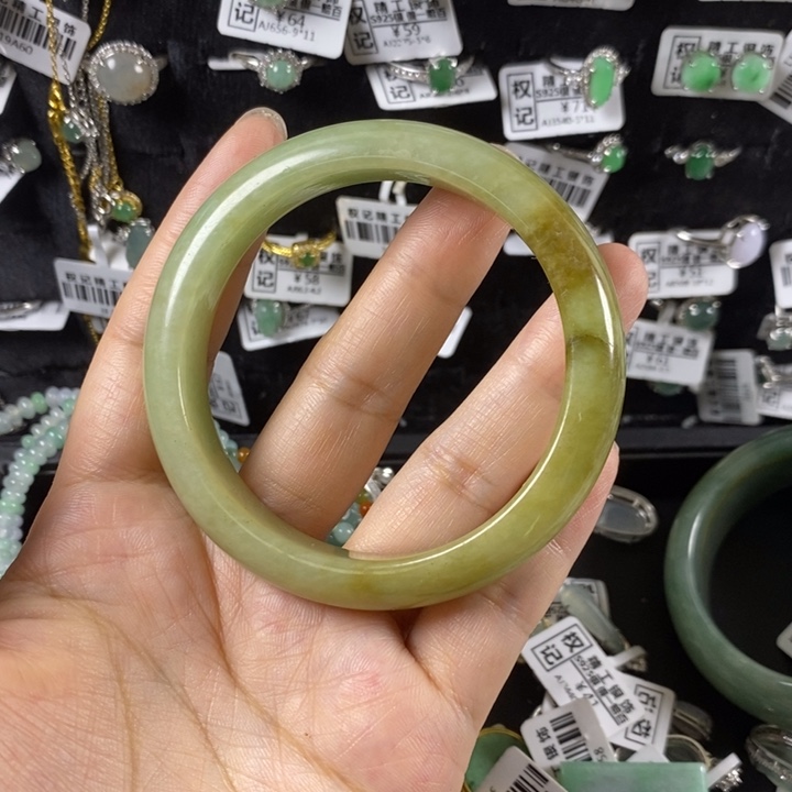 翡翠未镶嵌颈饰镶嵌翡翠