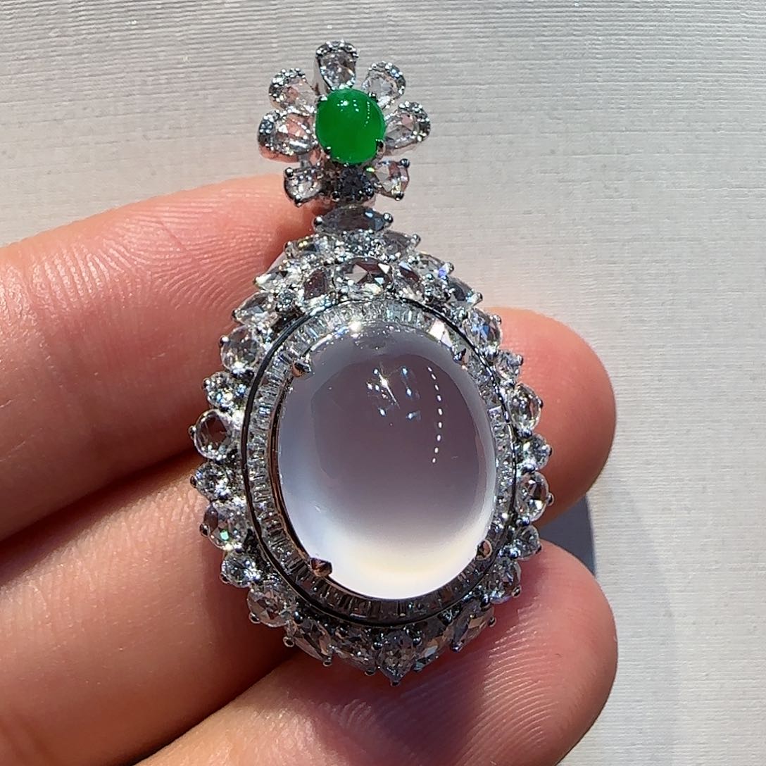 翡翠颈饰18K金镶嵌吊坠