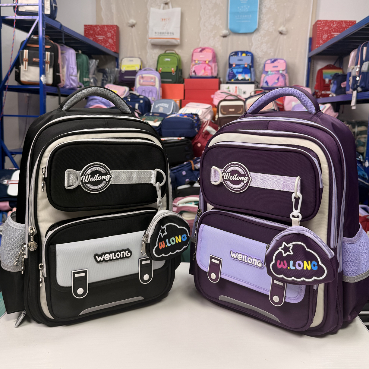 魏龙超轻护脊减负小学生书包1-6年级大容量防泼水双肩背包