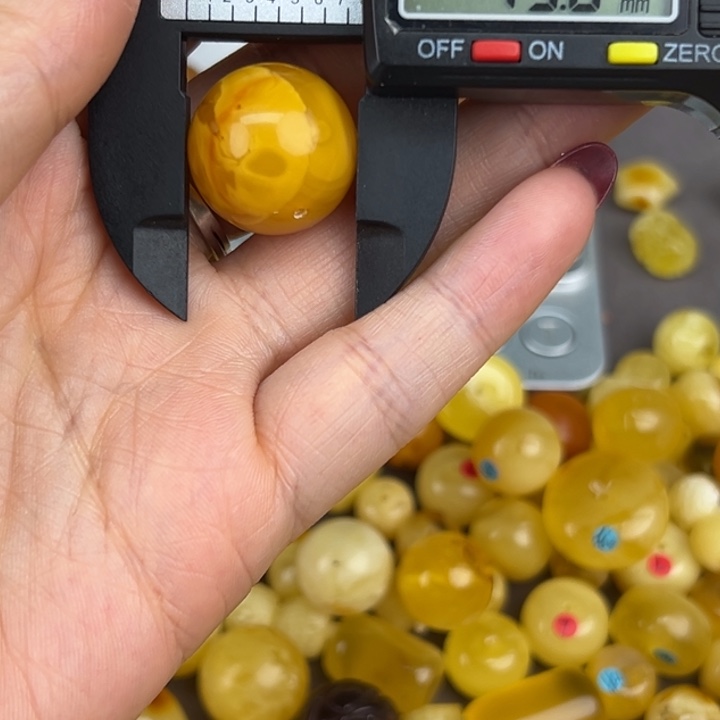 琥珀裸石未镶嵌微瑕75