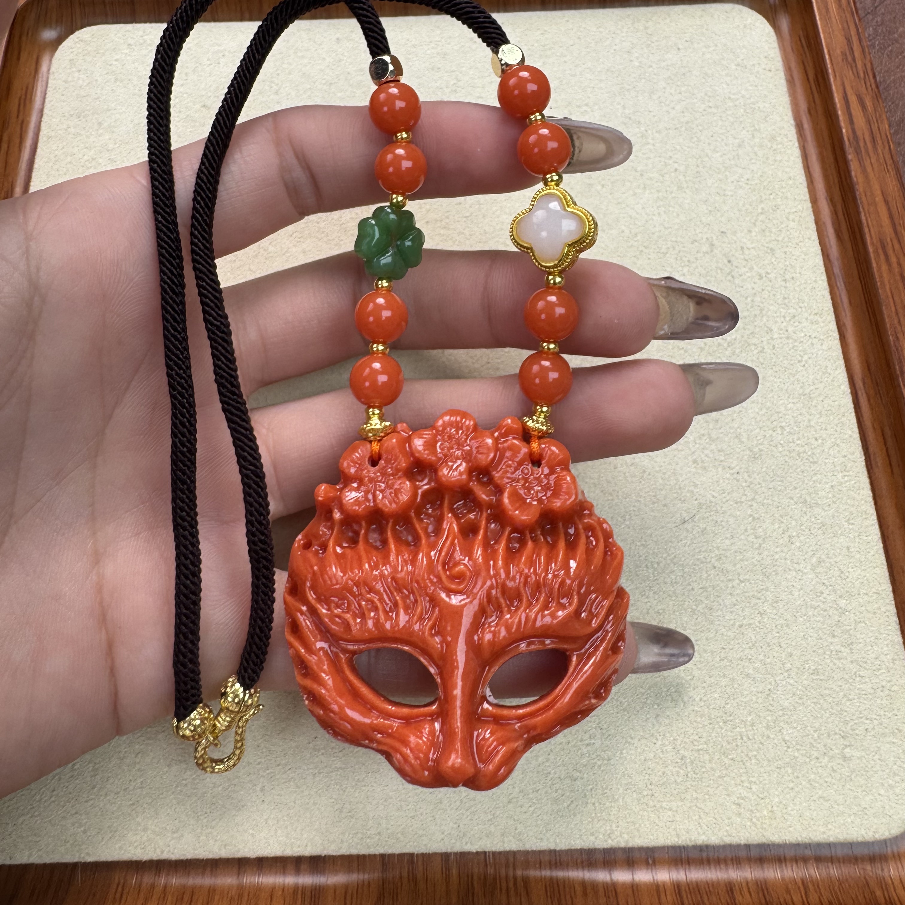 非金属珐琅吊坠 橘红色 雕刻九尾面具 K316