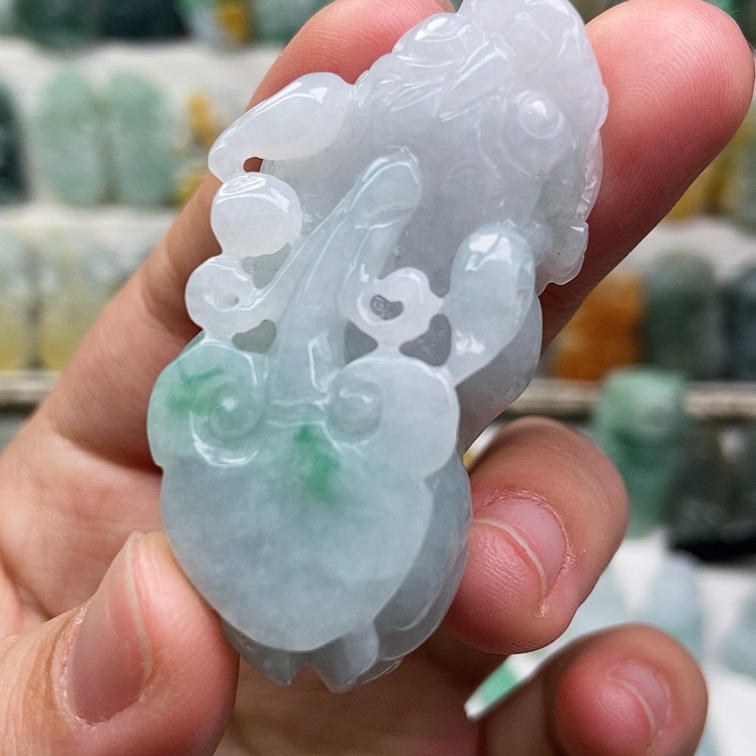 翡翠未镶嵌吊坠(赠链)