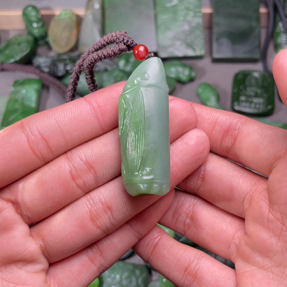 和田玉（碧玉）颈饰未镶嵌问*