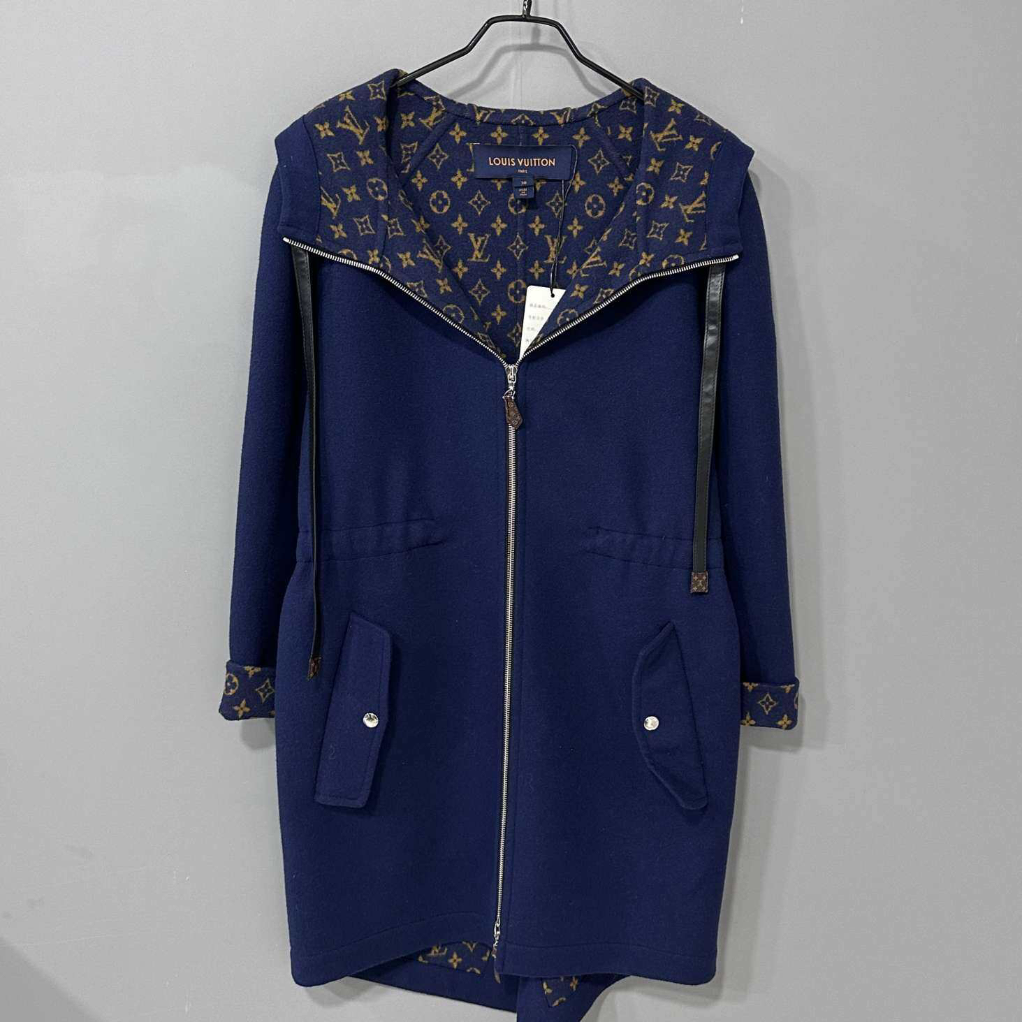 99新 LouisVuitton/路易威登 满印连帽拉链大衣外套/38码/16630