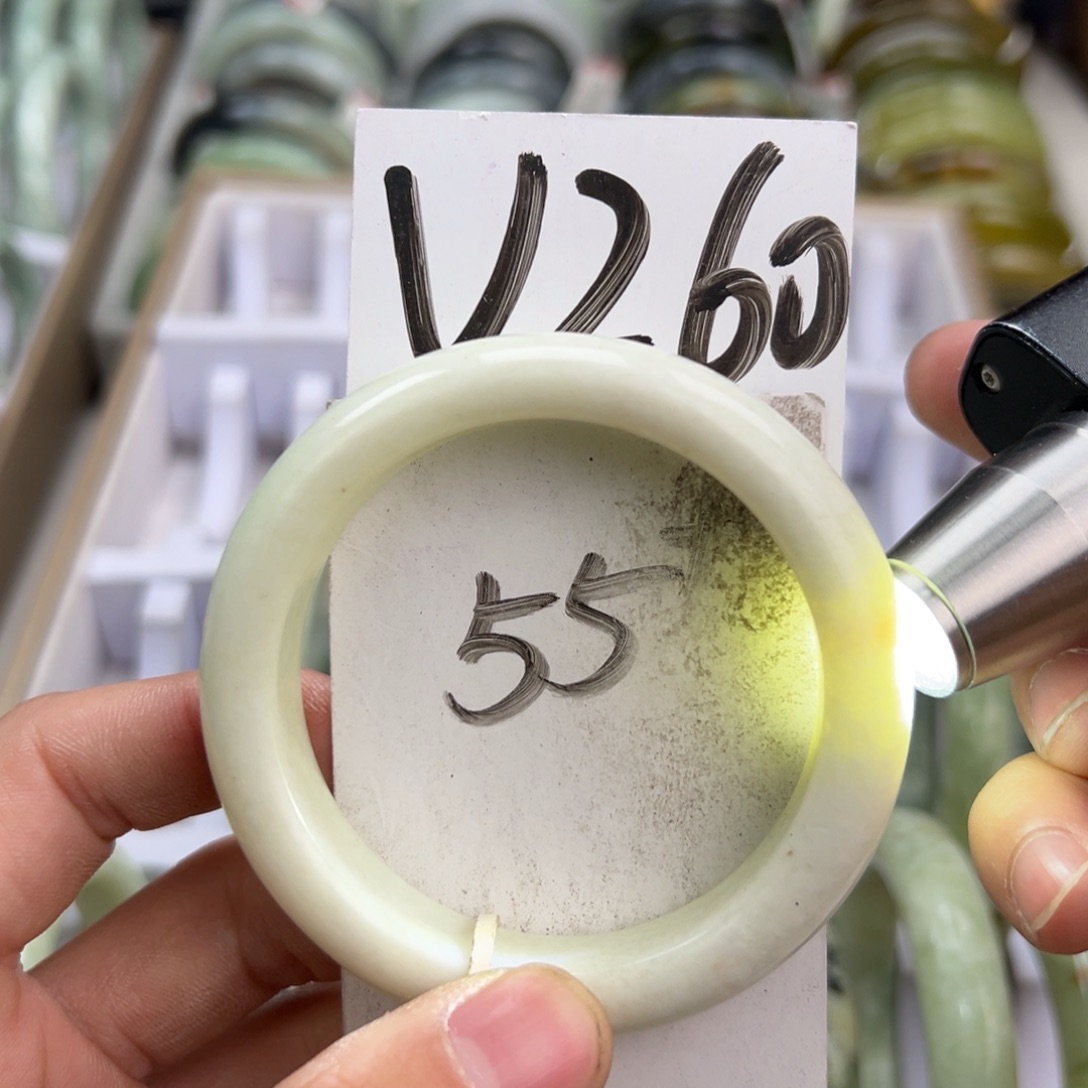 岫玉手镯未镶嵌天然岫玉