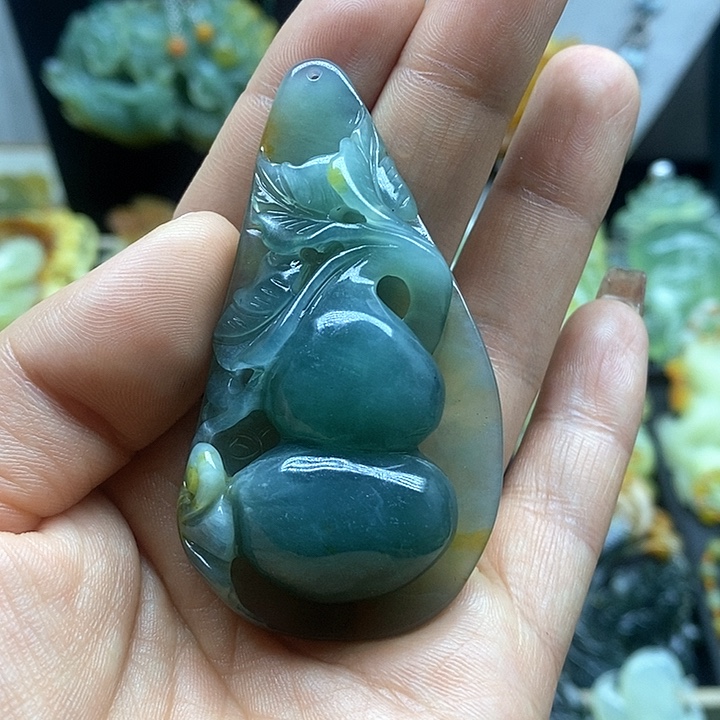 蛇纹石玉挂件未镶嵌