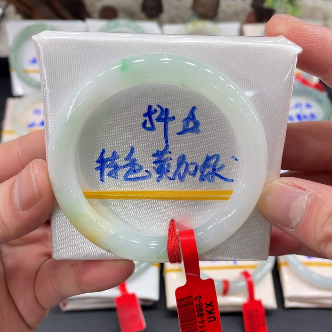 翡翠手镯未镶嵌缅甸翡翠