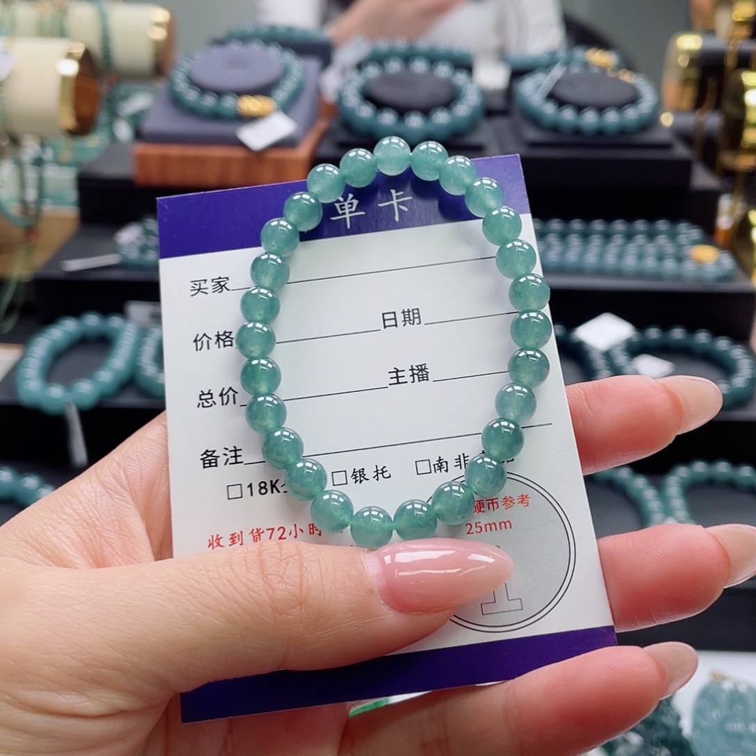 翡翠未镶嵌颈饰卡6.6