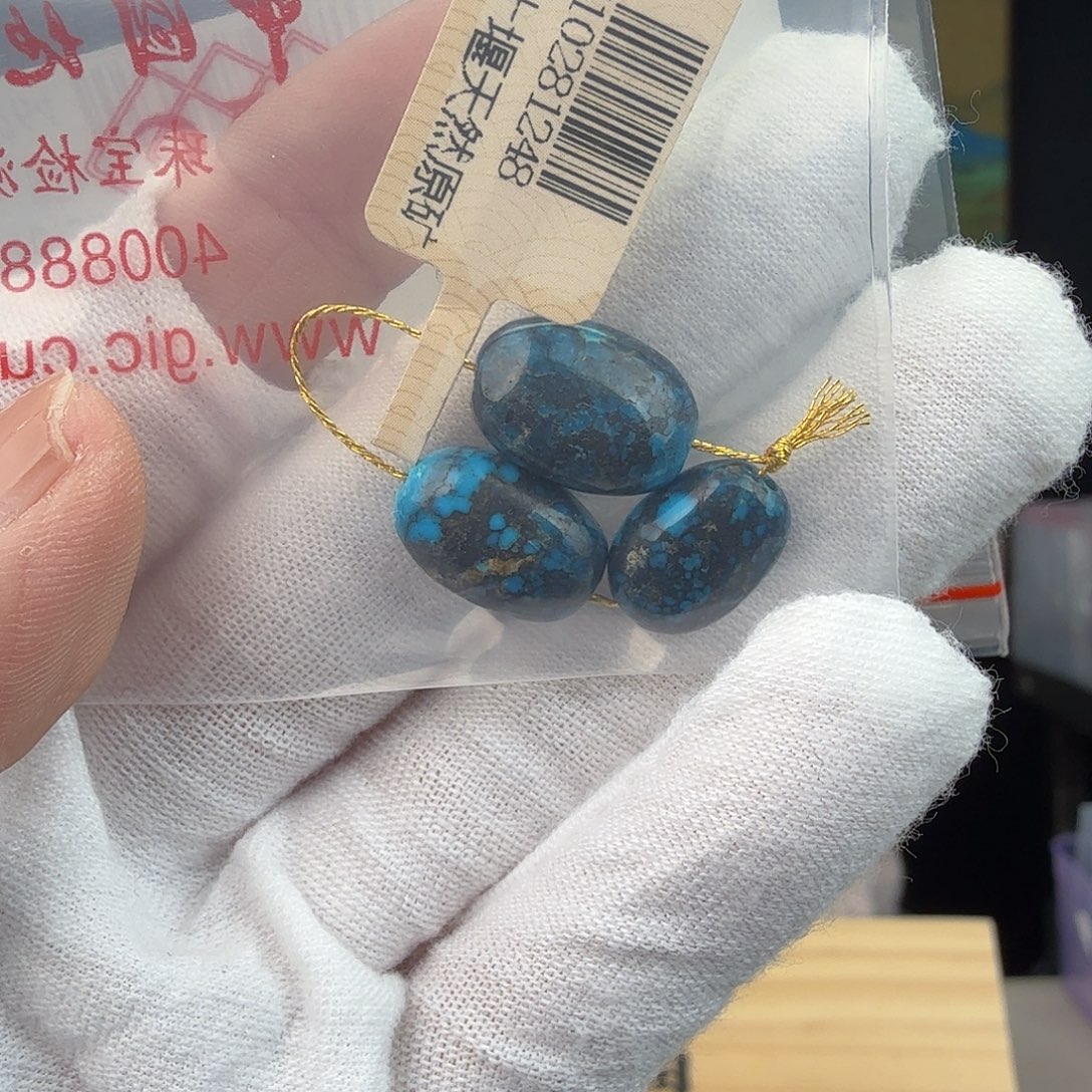 牵****绿松石未镶嵌珠宝奇石