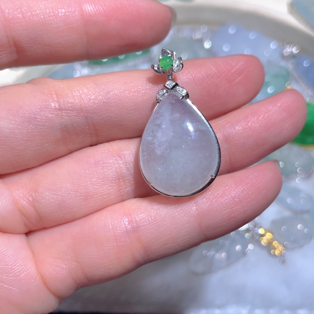 翡翠颈饰18K金镶嵌翡翠